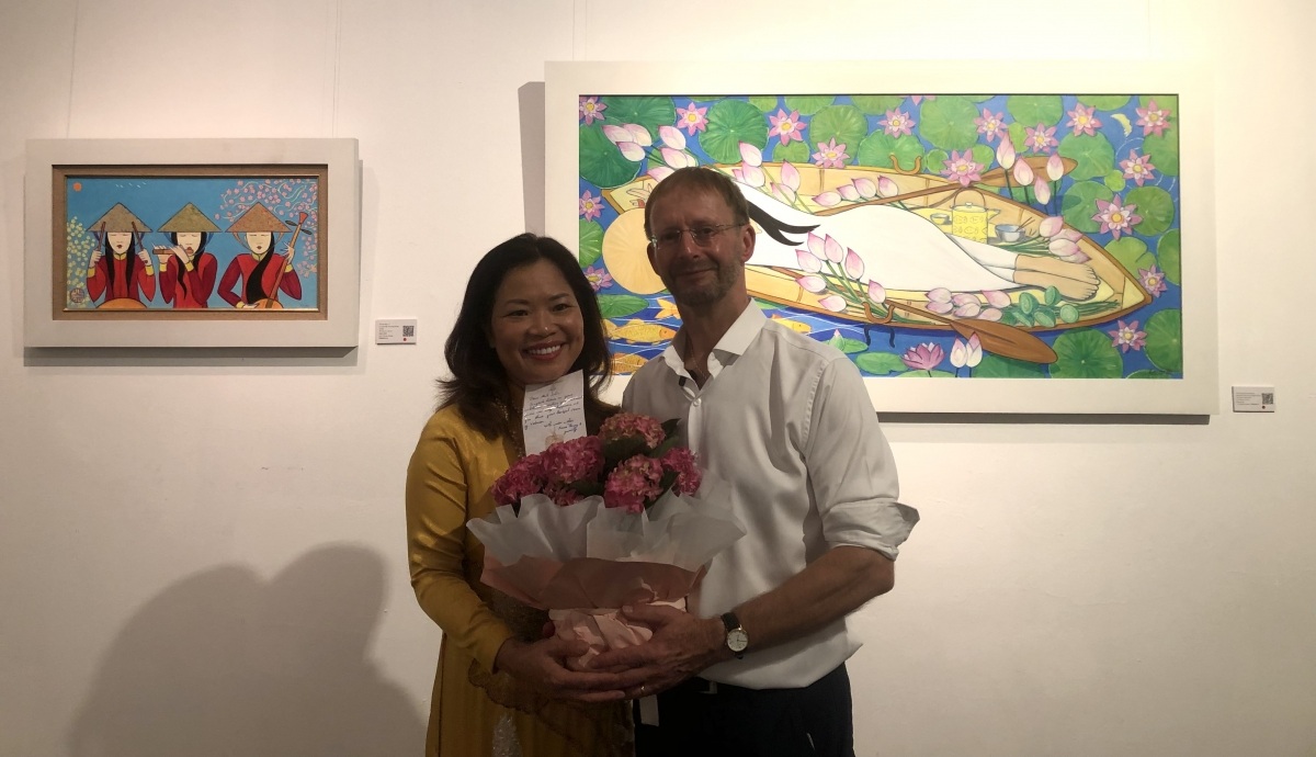 Họa sĩ người Anh John Lester triển lãm tranh và thơ về Việt Nam
